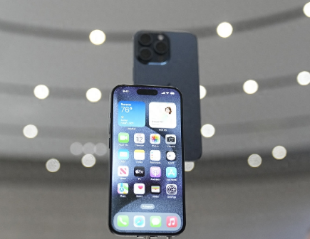 阿克苏Apple维修站分享买iPhone15还是华为Mate60